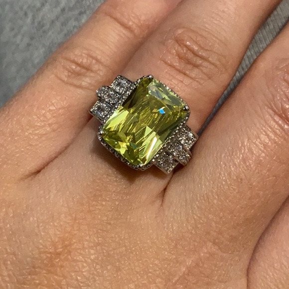 New 925 Sterling silver emerald Ring - Picture 2 of 6